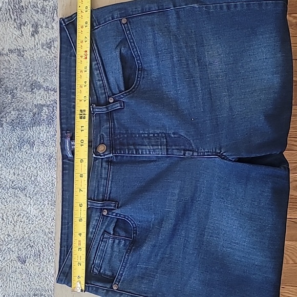 ISAAC MIZRAHI Step Frayed Hem Dark Wash Jeans - Petite - Picture 3 of 4